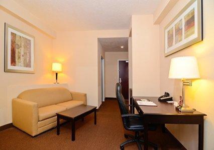 Отель Comfort Suites Forsyth