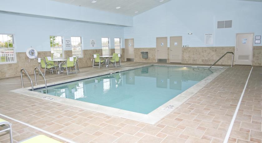 Отель Holiday Inn Express Hotel & Suites Roseville