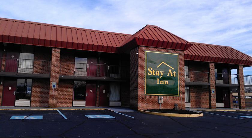 Отель Stay At Inn - Forest City