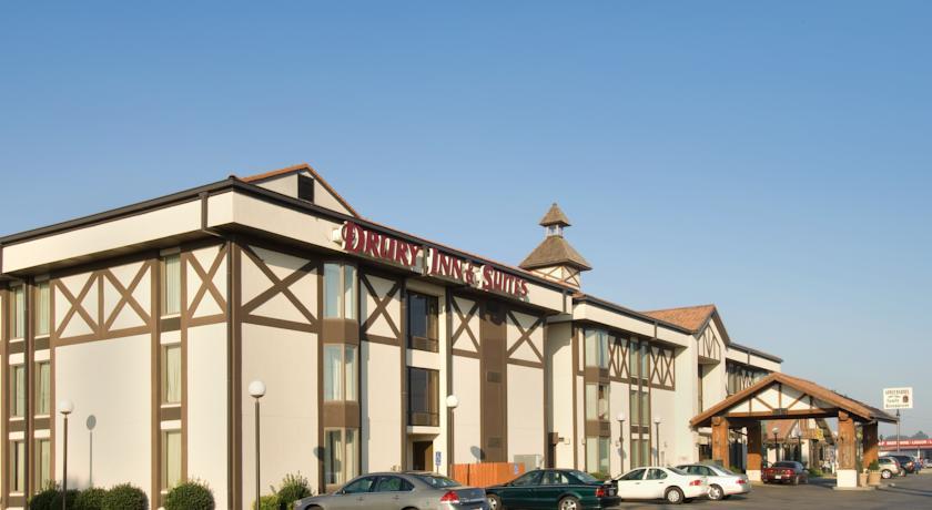 Отель Drury Inn & Suites Hayti Caruthersville