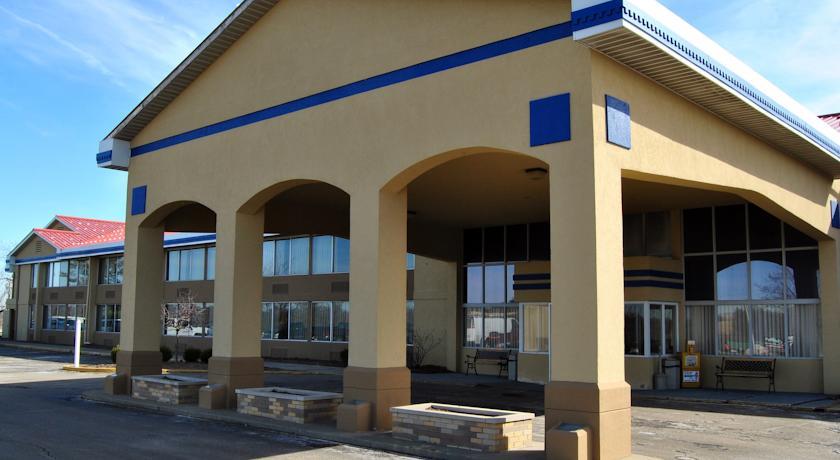 Отель Econo Lodge Inn & Suites Triadelphia