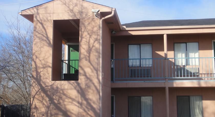 Отель Crown Inn Grand Prairie