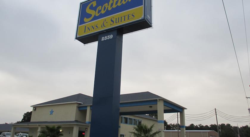 Отель Scottish Inn & Suites Angleton