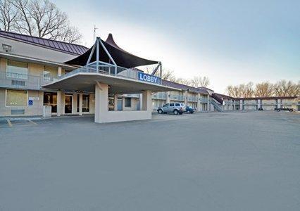 Отель Econo Lodge Inn & Suites Salina