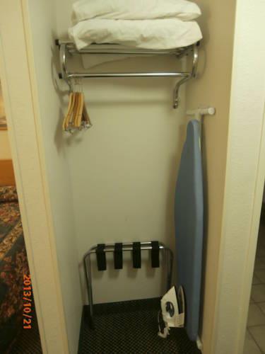 Отель Travelodge Paw Paw