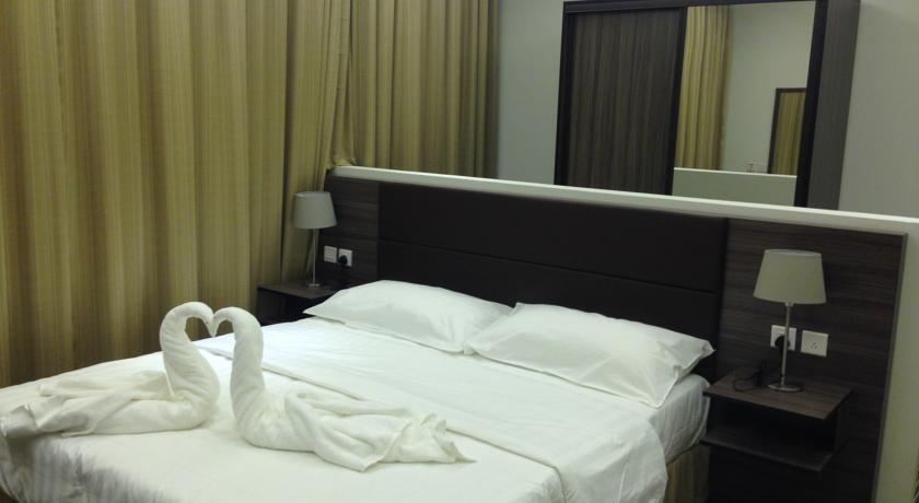 Отель Grand Lily Hotel Suites