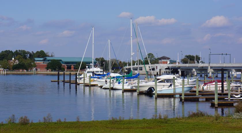 Отель BridgePointe Hotel & Marina