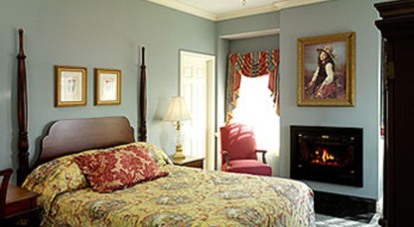 Отель Bristol Harbor Inn