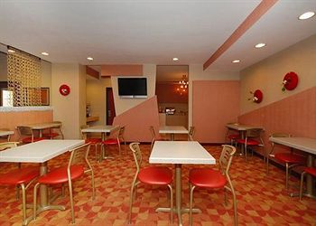 Отель Comfort Suites Monaca