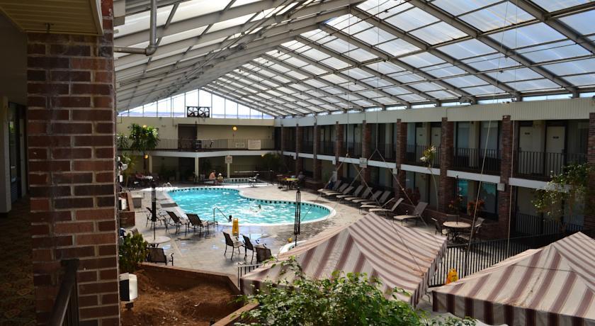 Отель Jameson Inn & Suites