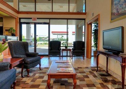 Отель Econo Lodge Inn & Suites Bentonville