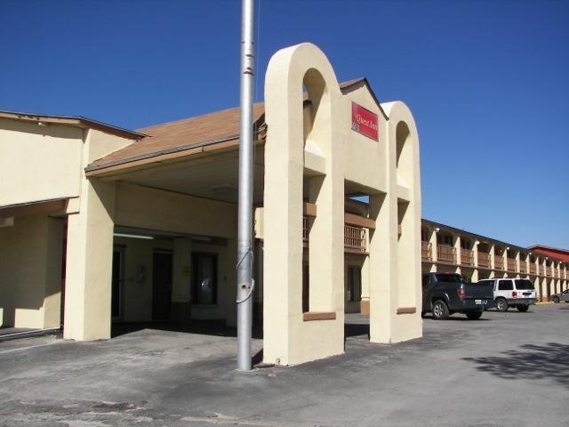 Отель Quest Inn Motel