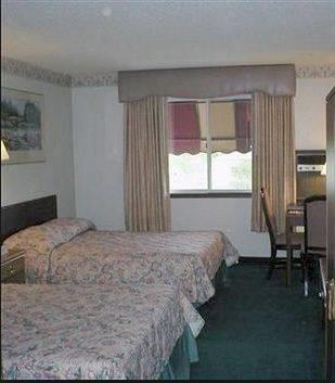 Отель Travelodge Glacier Inn
