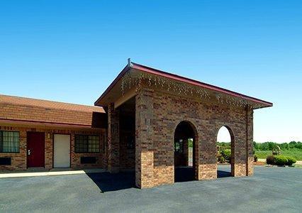 Отель Econo Lodge & Suites Brinkley