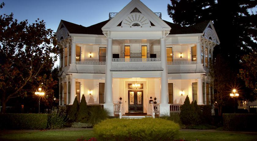 Отель The White House Inn & Spa