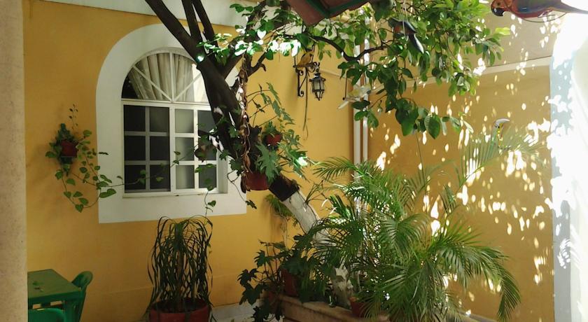 Casa Alvarez Guesthouse