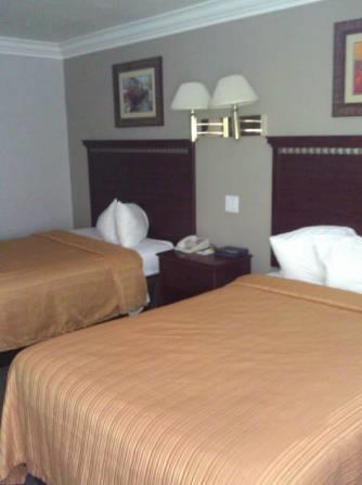 Отель Days Inn & Suites