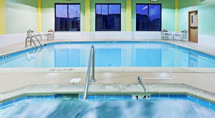 Отель AmericInn Hotel & Suites Indianapolis NE