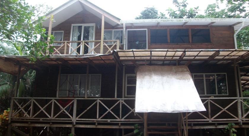 Отель Poor Man's Paradise Lodge