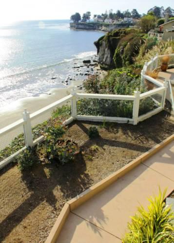 Отель Sea & Sand Inn