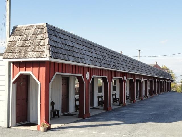 Отель Carriage House Motor Inn