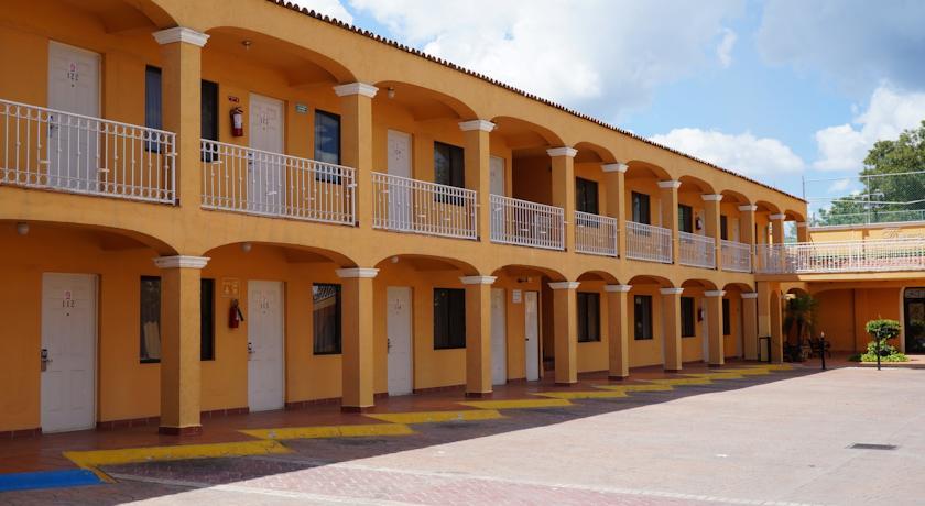Отель María Luisa Inn & Suites