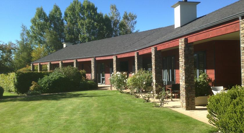 Отель Limetree Lodge