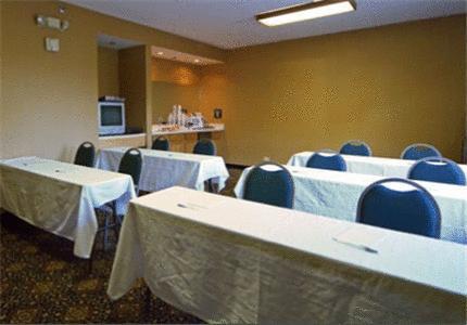 Отель AmericInn Hotel & Suites Schaumburg