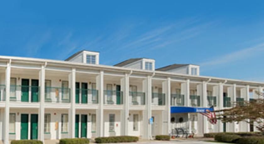 Отель Baymont Inn & Suites - Meridian