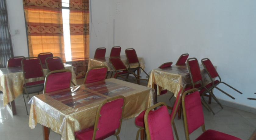 Отель Hotel Royales