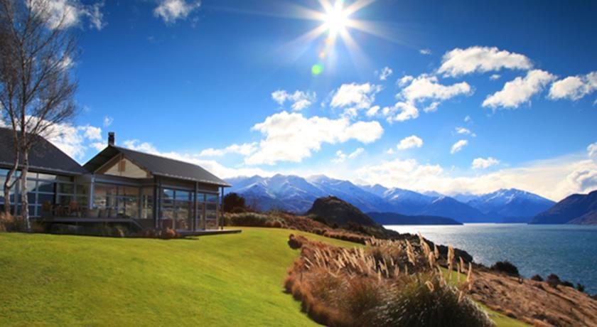 Отель Whare Kea Lodge and Chalet