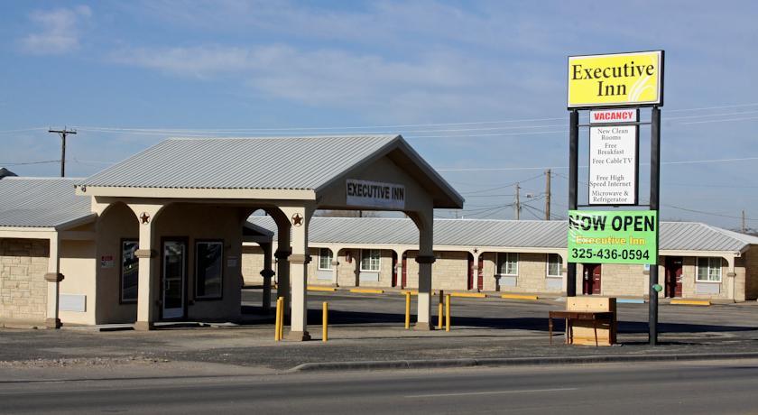 Отель Executive Inn Snyder
