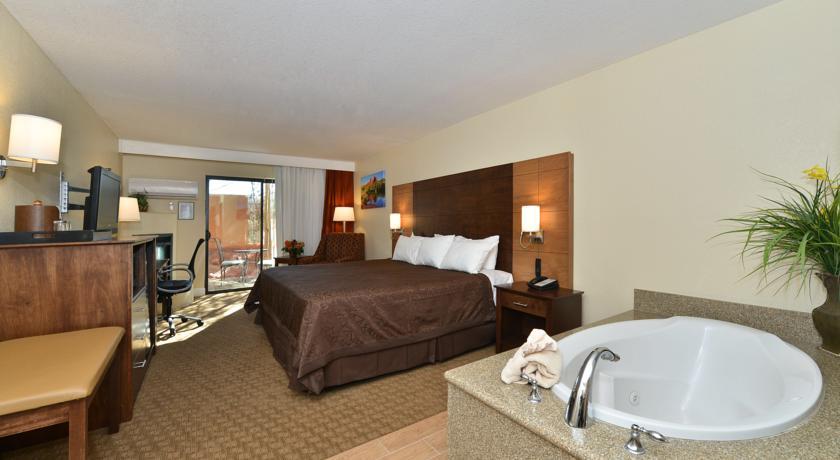 Отель Kokopelli Suites