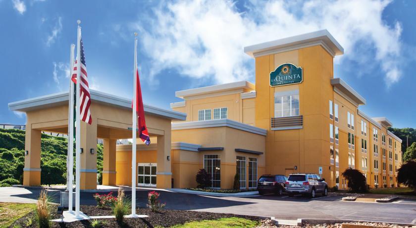 Отель La Quinta Inn & Suites Knoxville Central Papermill