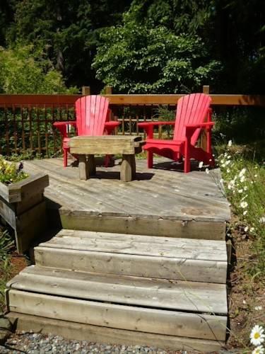 Мини-отель Salt Spring Carriage House B&B