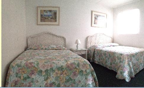 Отель Gold Crest Motel
