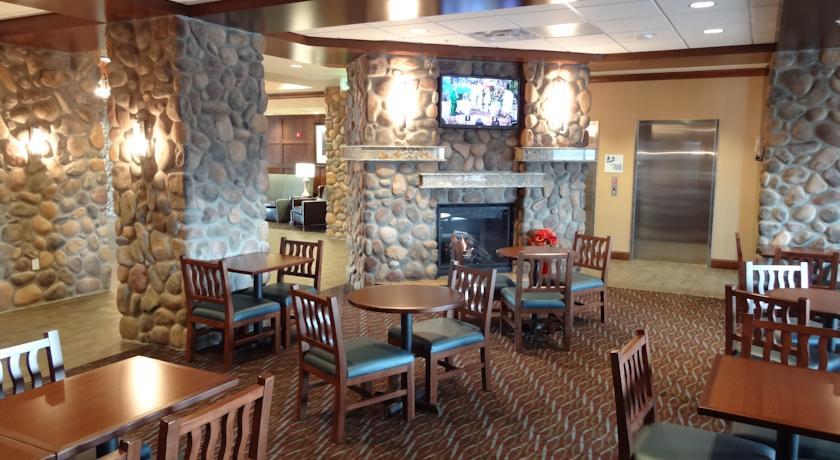 Отель Holiday Inn Express and Suites Browning