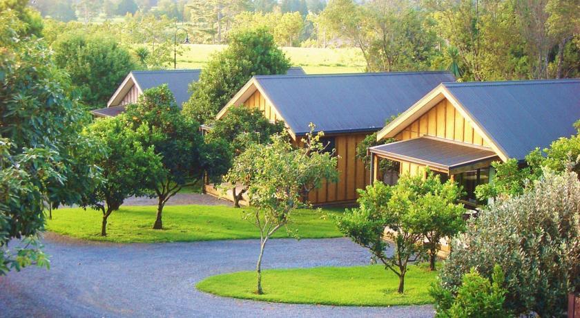 Отель Kerigold Secluded Chalets Motel