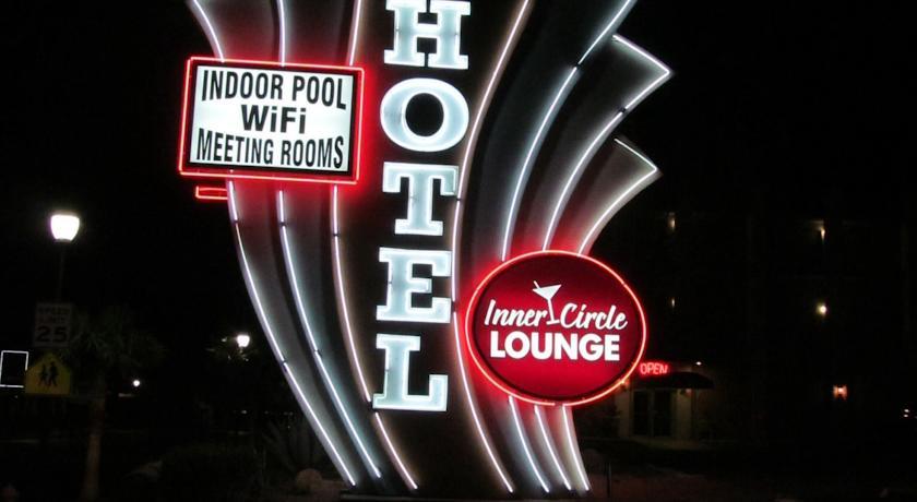 Отель Boulder Inn and Suites