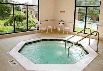 Отель Courtyard by Marriott Louisville East