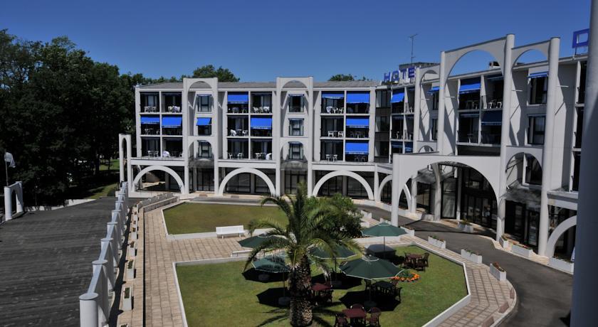 Отель Hôtel Du Lac