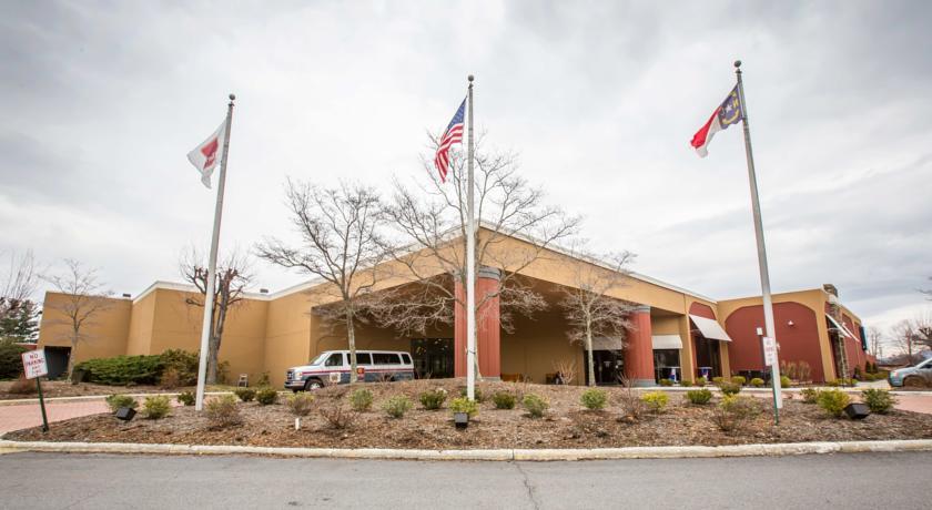 Отель Clarion Inn Airport Fletcher