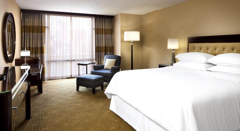 Отель Sheraton Station Square Hotel