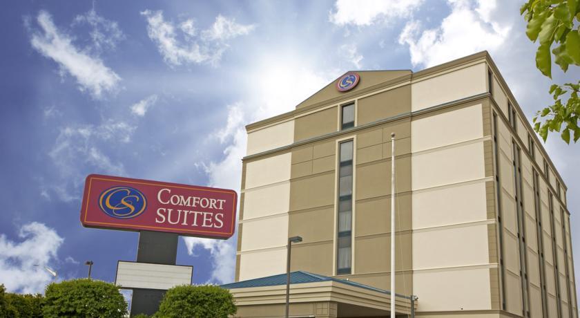 Отель Comfort Suites Avenel