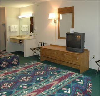 Отель Americas Best Value Inn Tahquamenon Country