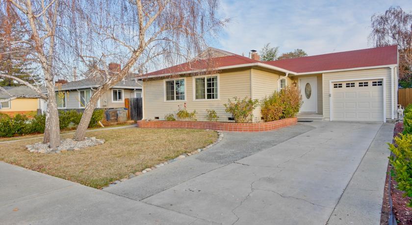 Апартаменты 3 Bedroom Home on Anza St. in Mountain View