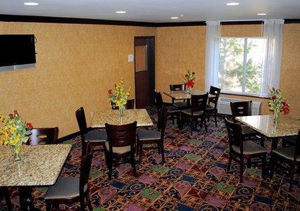 Отель Quality Inn & Suites Meriden