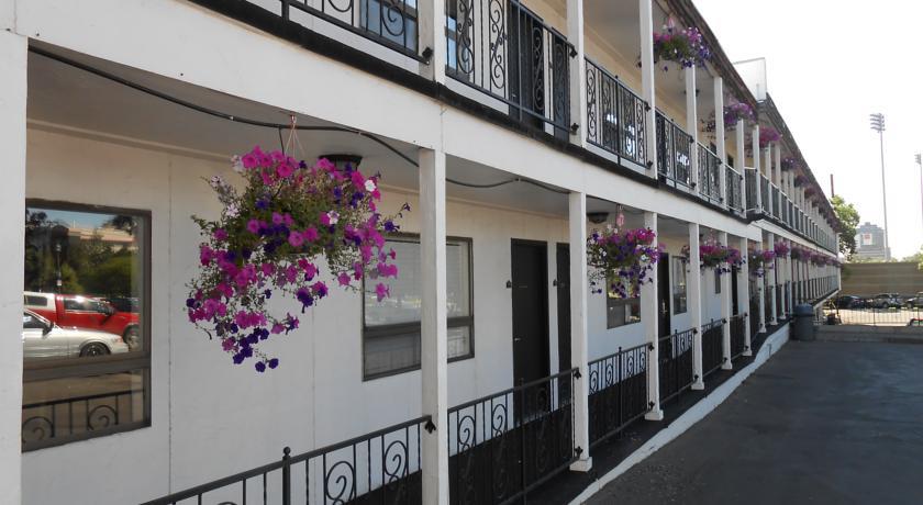 Отель Westwood's Rimview Inn