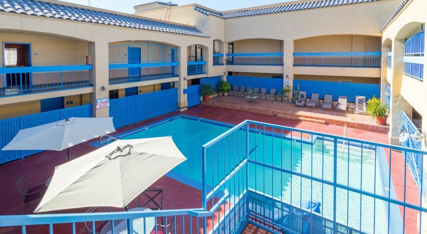 Отель Days Inn & Suites Artesia