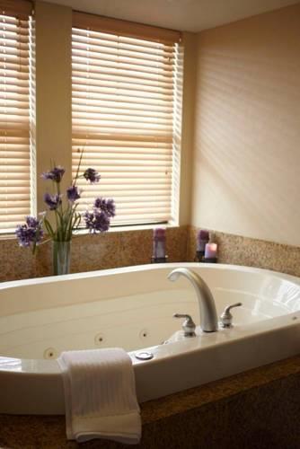 Отель Holiday Inn Hotel Pewaukee-Milwaukee West